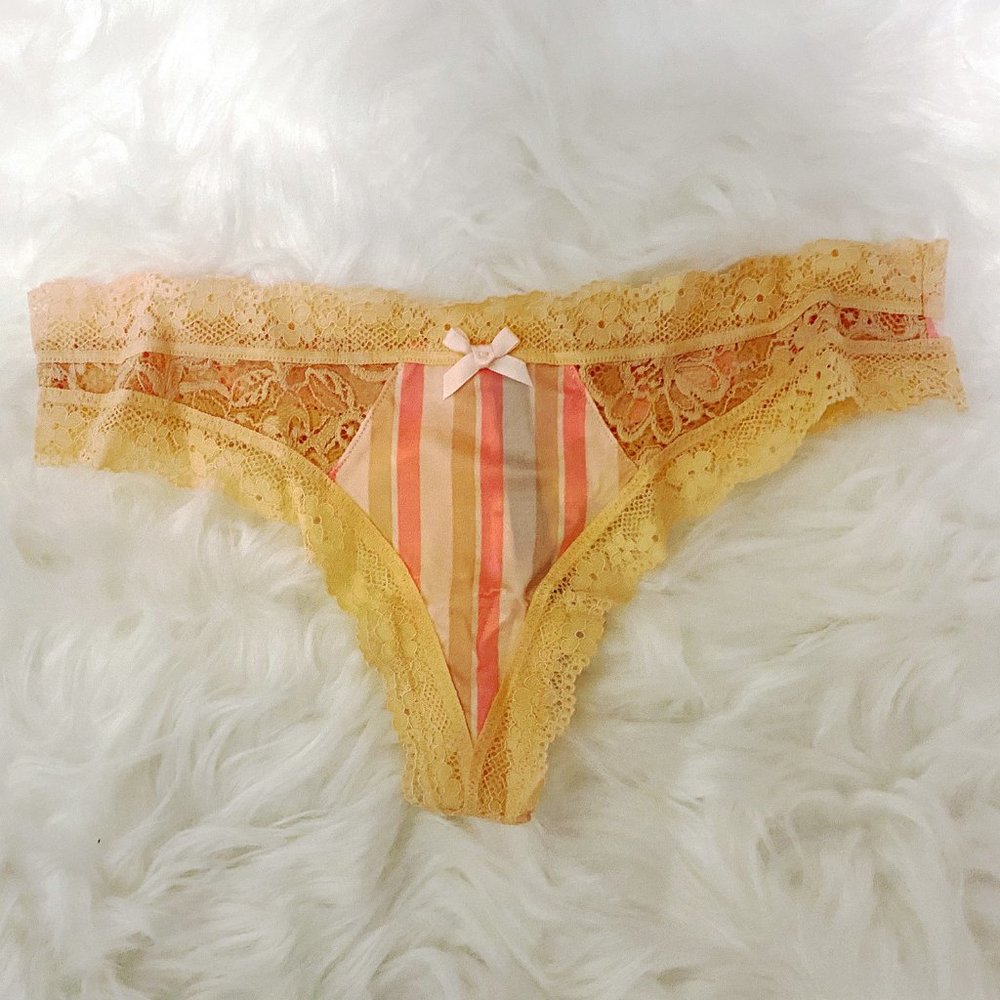 Victoria's Secret Lace Thong Panty Stripes Creamy Orange Small